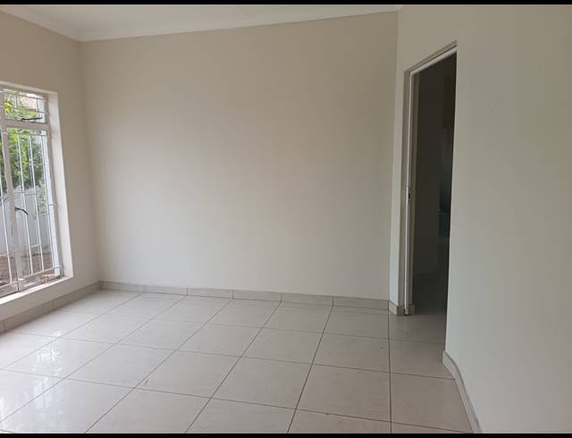 4 BEDROOM HOUSE FOR SALE IN ROSHNEE